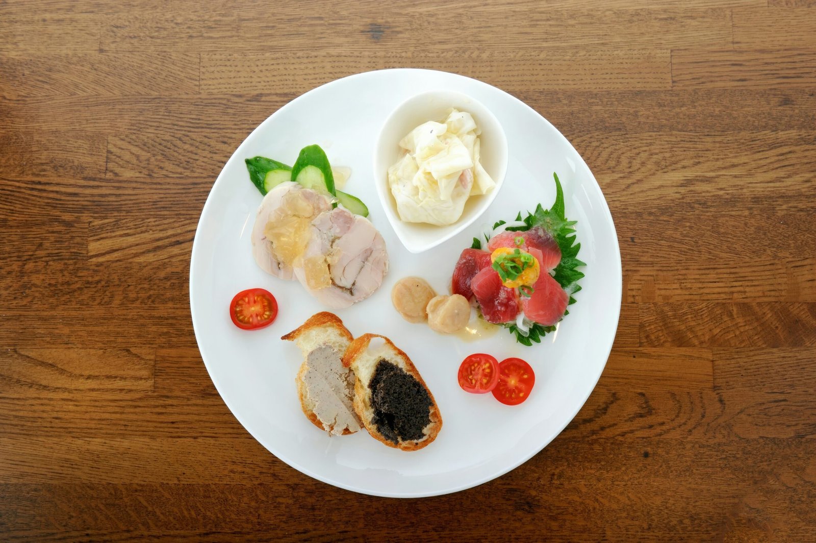 A step-by-step meal plan chart showcasing breakfast, lunch, and dinner ideas for the pitta diet.
