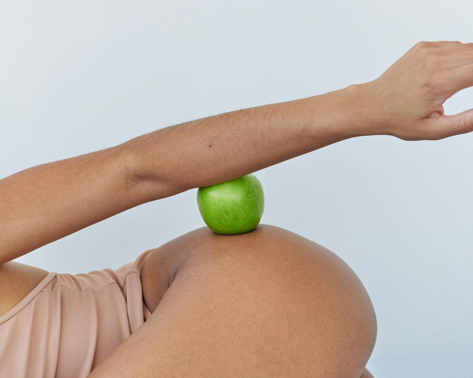 Infographic comparing modern fad diets vs. ayurvedic lifestyle balance
