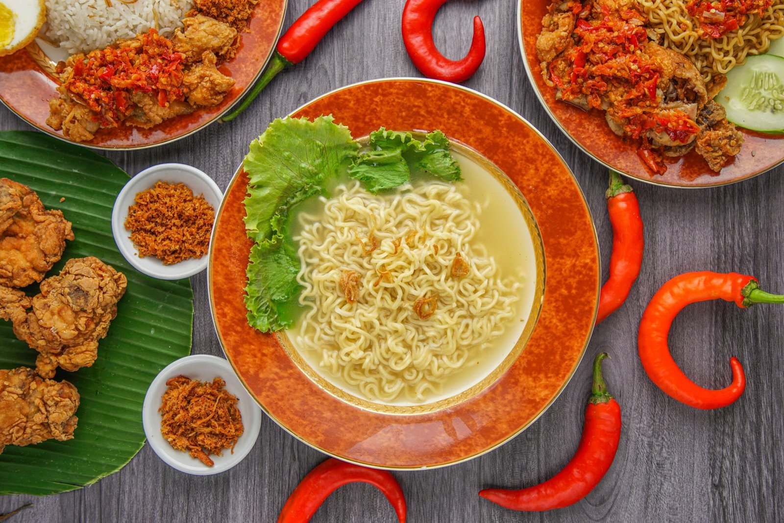 Infographic comparing Vata, Pitta, and Kapha-friendly Ayurvedic foods.