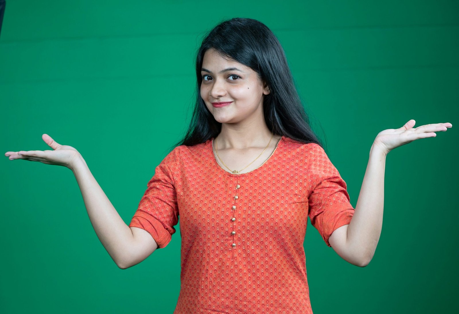Sara showcasing her transformation after using guggul