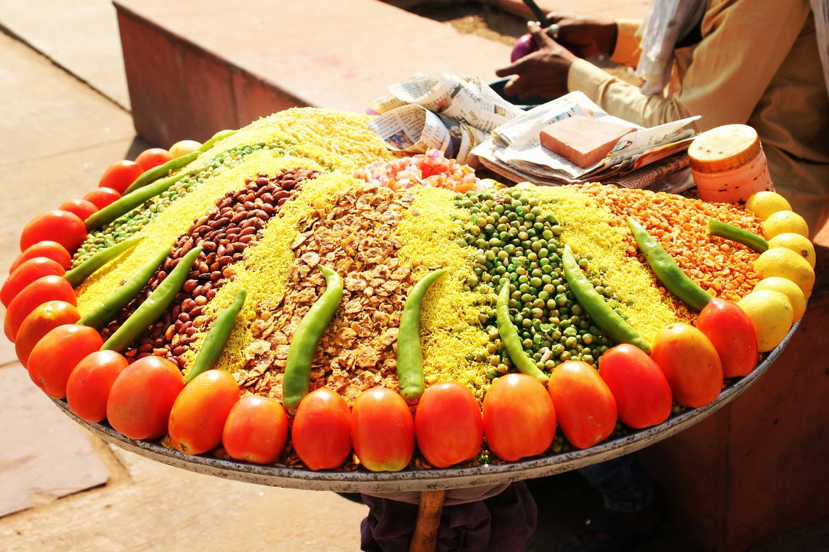 Diagram showing examples of Vata, Pitta, and Kapha foods.