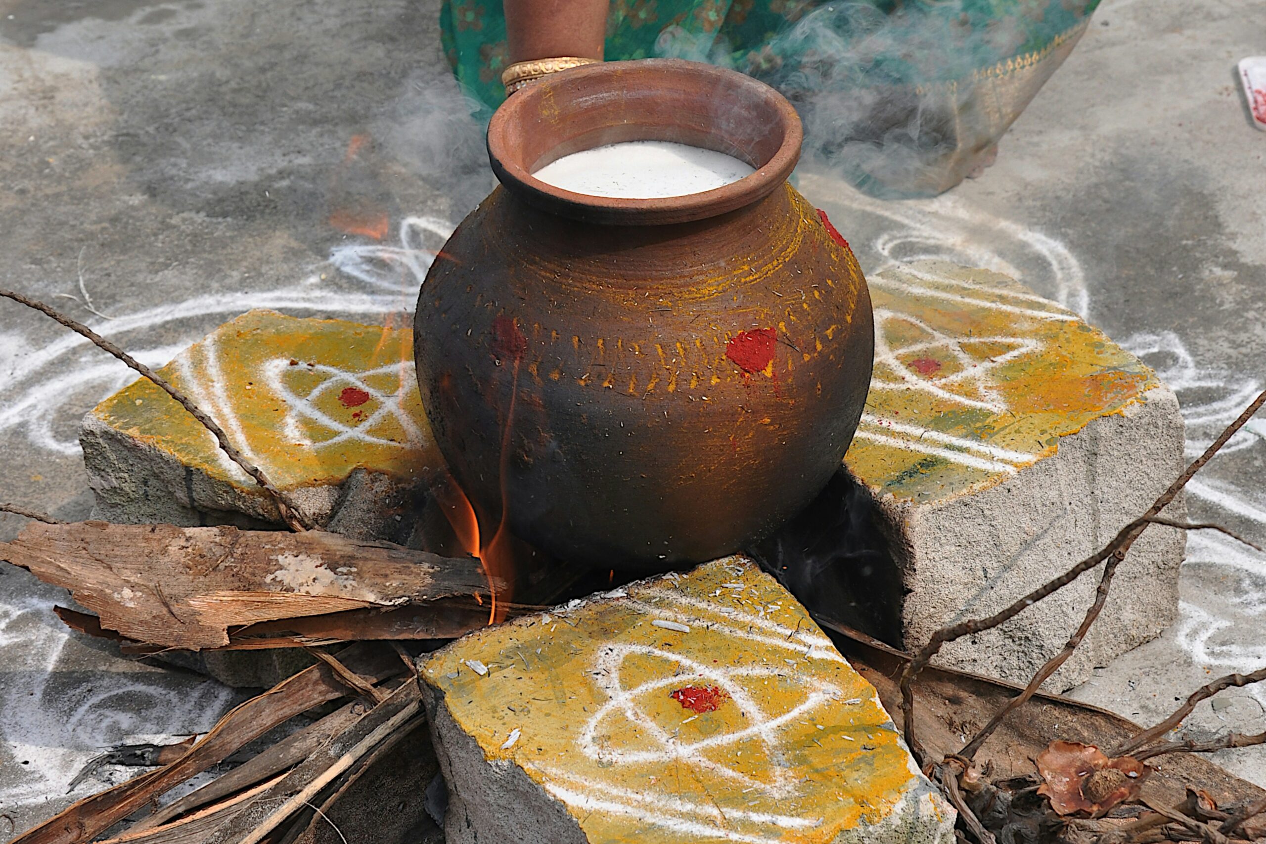 A clay pot sitting on top of a table